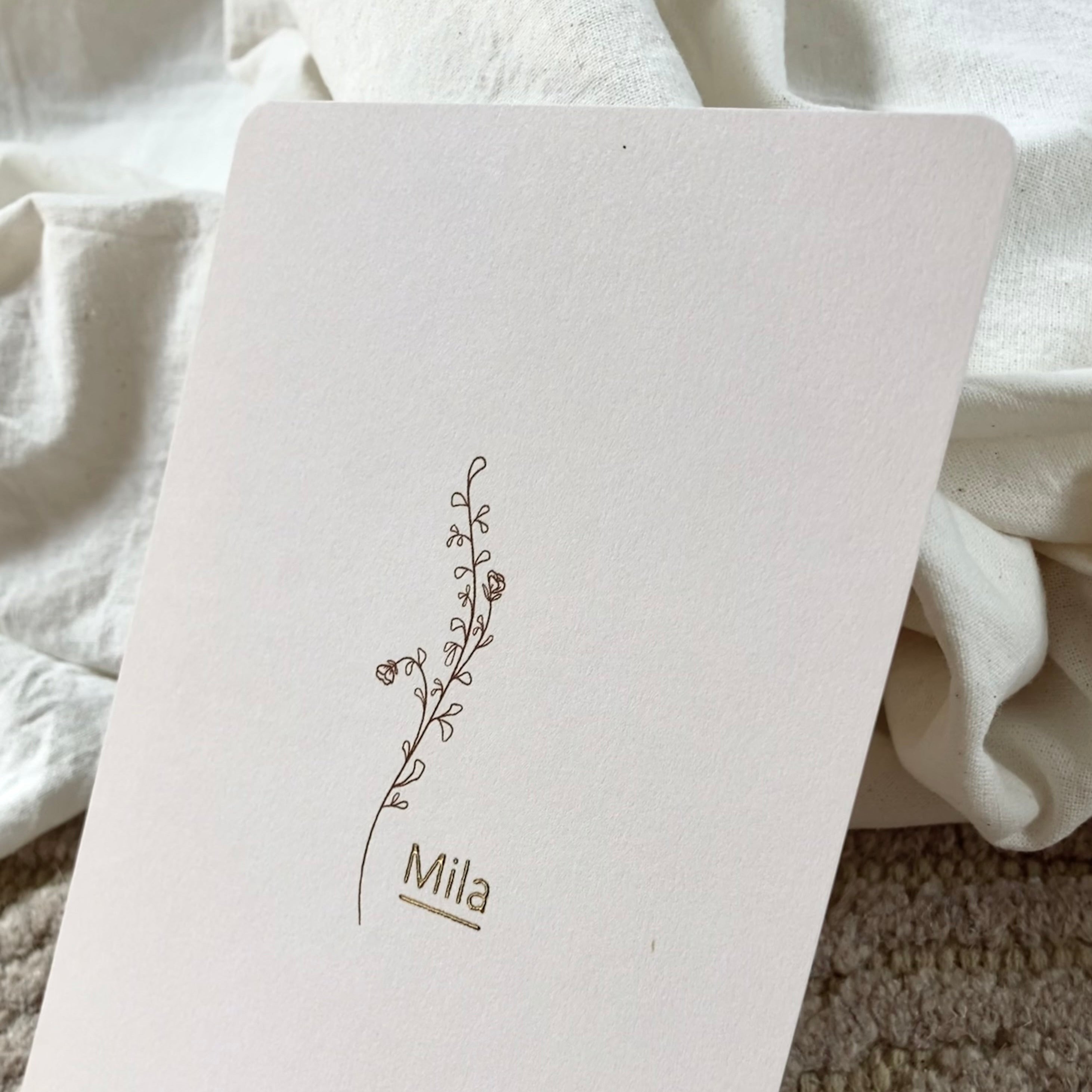 Geboortekaartje Mila | Beige | Goudfolie